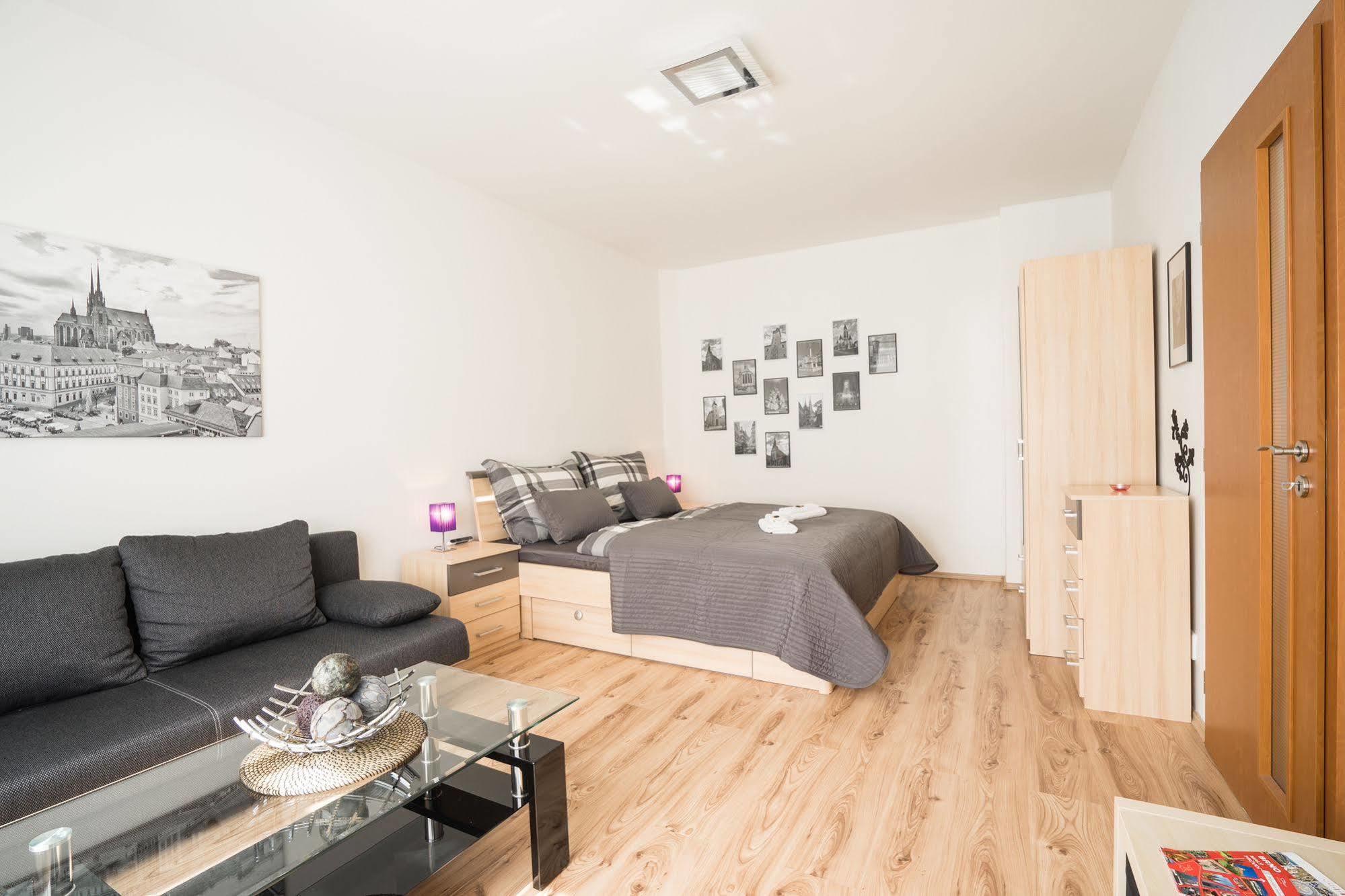 Cajkovskij Apartments Brno Luaran gambar